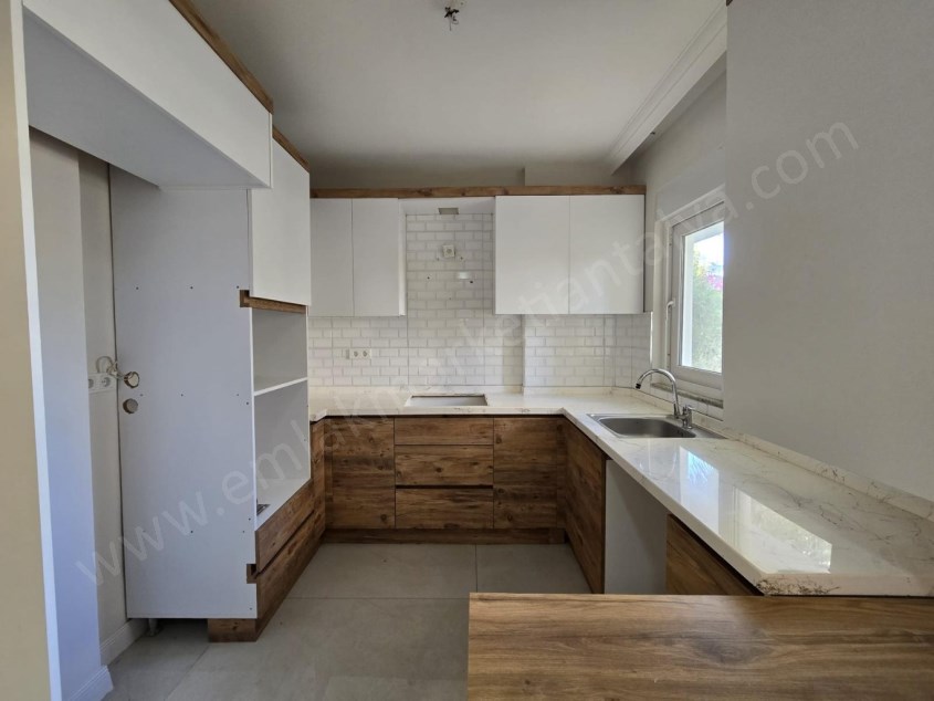 FENER DE LAURA AVM MEDİCAL HOSPİTAL YAKINI GENİŞ MASRAFSIZ 2+1