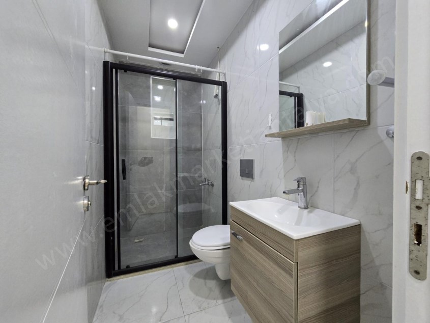 FENER DE LAURA AVM MEDİCAL HOSPİTAL YAKINI GENİŞ MASRAFSIZ 2+1