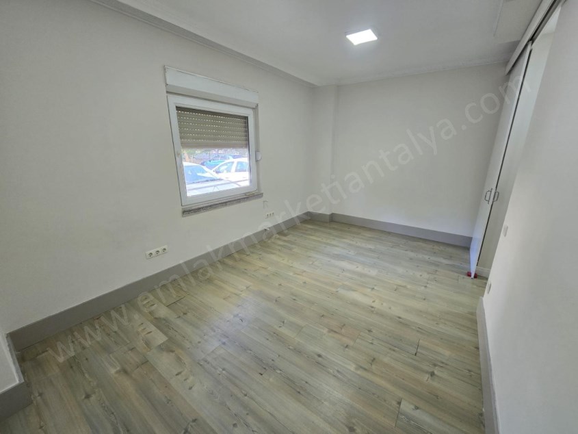 FENER DE LAURA AVM MEDİCAL HOSPİTAL YAKINI GENİŞ MASRAFSIZ 2+1