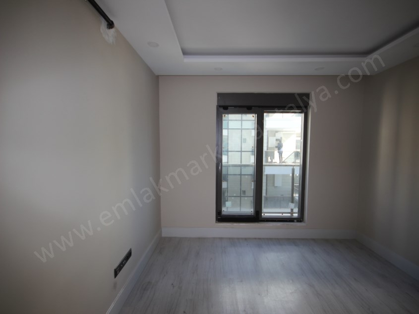 KONYAALTI KONAKLAR BÖLGESİNDE ULTRA LÜKS SİTEDE 7+1