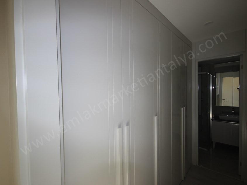 KONYAALTI KONAKLAR BÖLGESİNDE ULTRA LÜKS SİTEDE 7+1