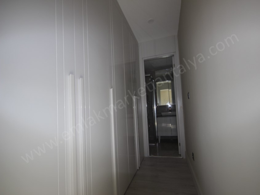 KONYAALTI KONAKLAR BÖLGESİNDE ULTRA LÜKS SİTEDE 7+1