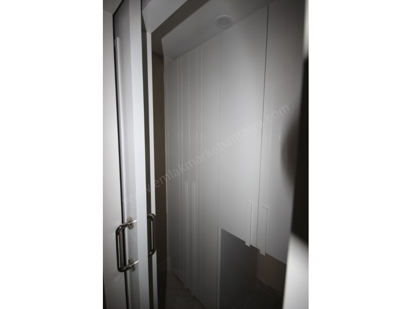 KONYAALTI KONAKLAR BÖLGESİNDE ULTRA LÜKS SİTEDE 7+1