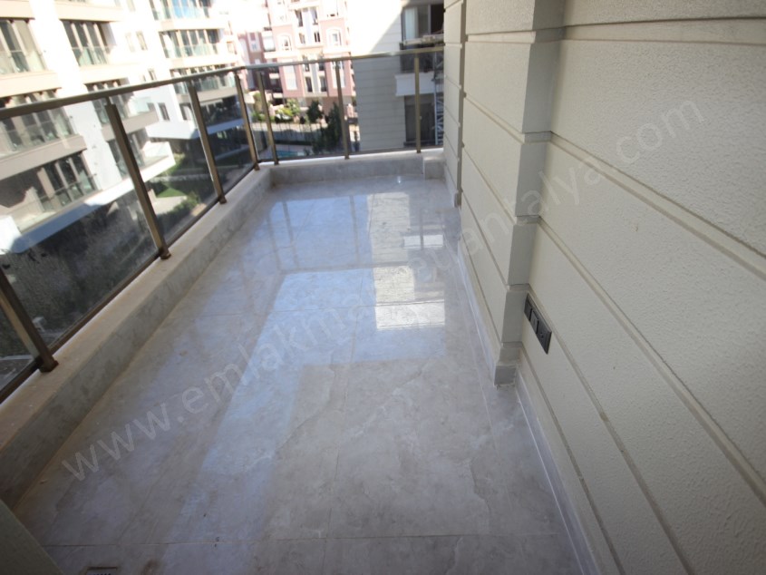 KONYAALTI KONAKLAR BÖLGESİNDE ULTRA LÜKS SİTEDE 7+1