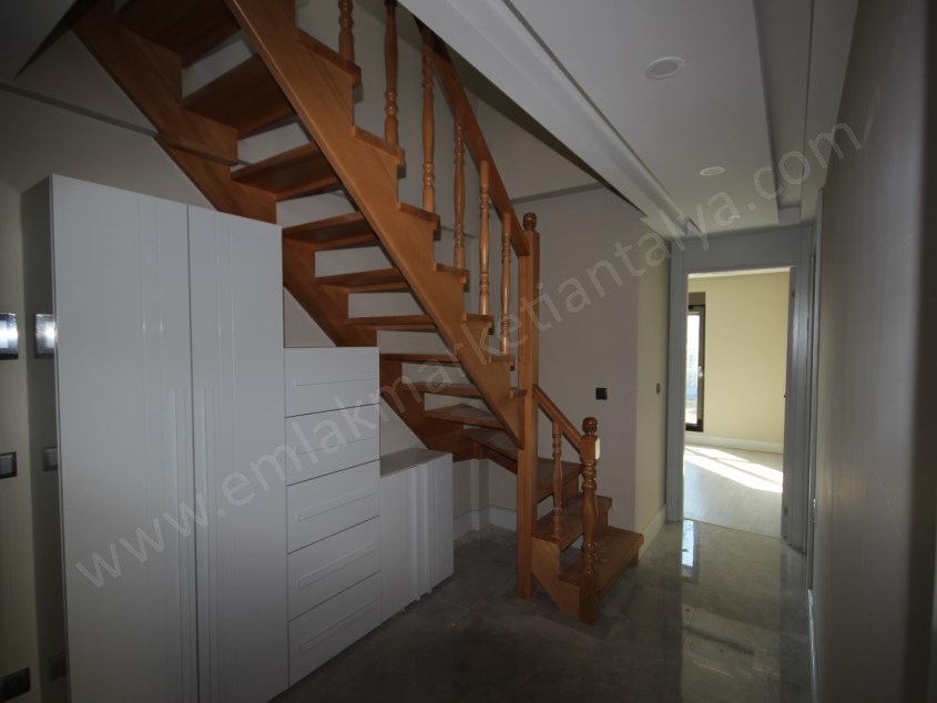 KONYAALTI KONAKLAR BÖLGESİNDE ULTRA LÜKS SİTEDE 7+1