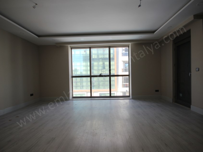 KONYAALTI KONAKLAR BÖLGESİNDE ULTRA LÜKS SİTEDE 7+1