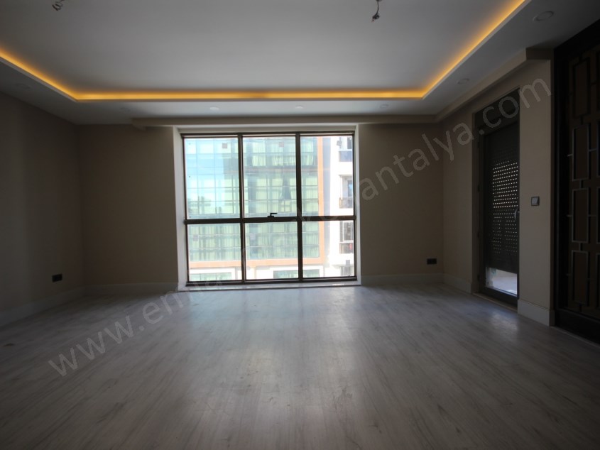 KONYAALTI KONAKLAR BÖLGESİNDE ULTRA LÜKS SİTEDE 7+1