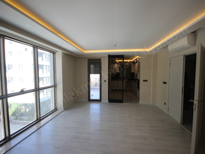 KONYAALTI KONAKLAR BÖLGESİNDE ULTRA LÜKS SİTEDE 7+1