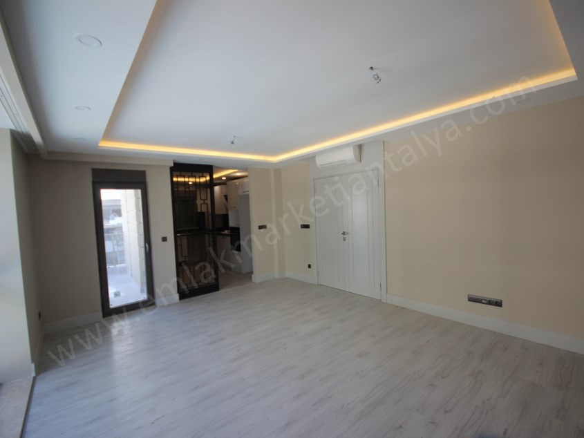 KONYAALTI KONAKLAR BÖLGESİNDE ULTRA LÜKS SİTEDE 7+1