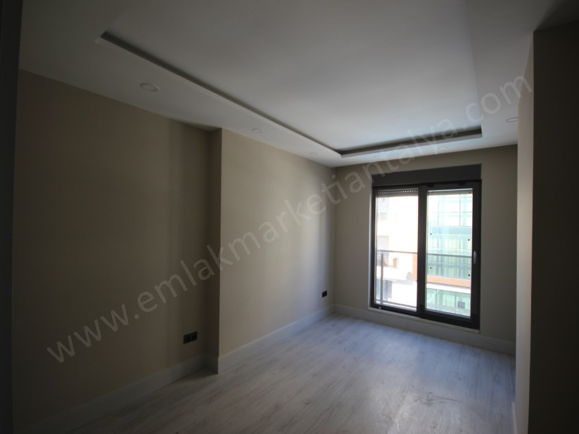 KONYAALTI KONAKLAR BÖLGESİNDE ULTRA LÜKS SİTEDE 7+1