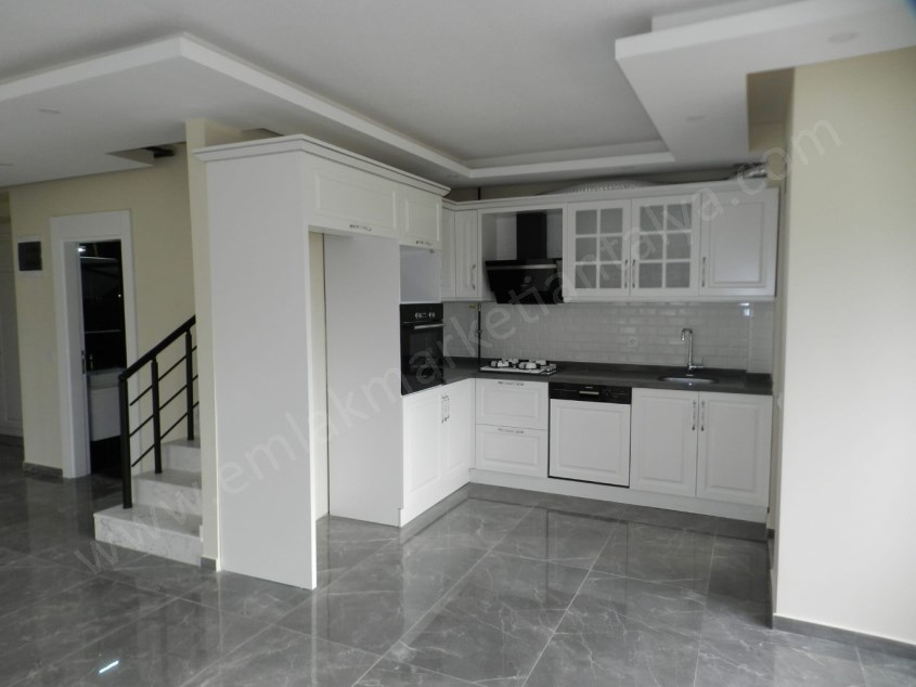 KONYAALTI GÜRSUDA SAHİLE ÇOK YAKIN 4+1