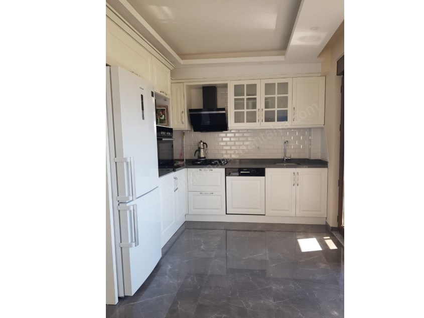 KONYAALTI GÜRSUDA SAHİLE ÇOK YAKIN 4+1