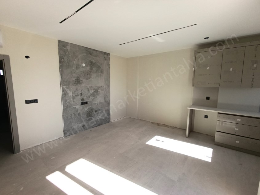 TRAMVAYIN DİBİNDE , ARAKATTA , LÜKS , SIFIR SATILIK DAİRE 