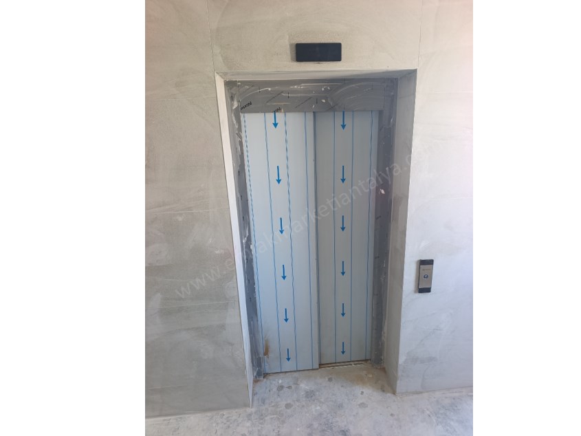 TRAMVAYIN DİBİNDE , ARAKATTA , LÜKS , SIFIR SATILIK DAİRE 