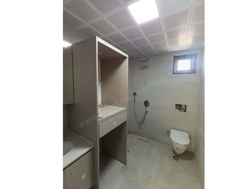 TRAMVAYIN DİBİNDE , ARAKATTA , LÜKS , SIFIR SATILIK DAİRE 