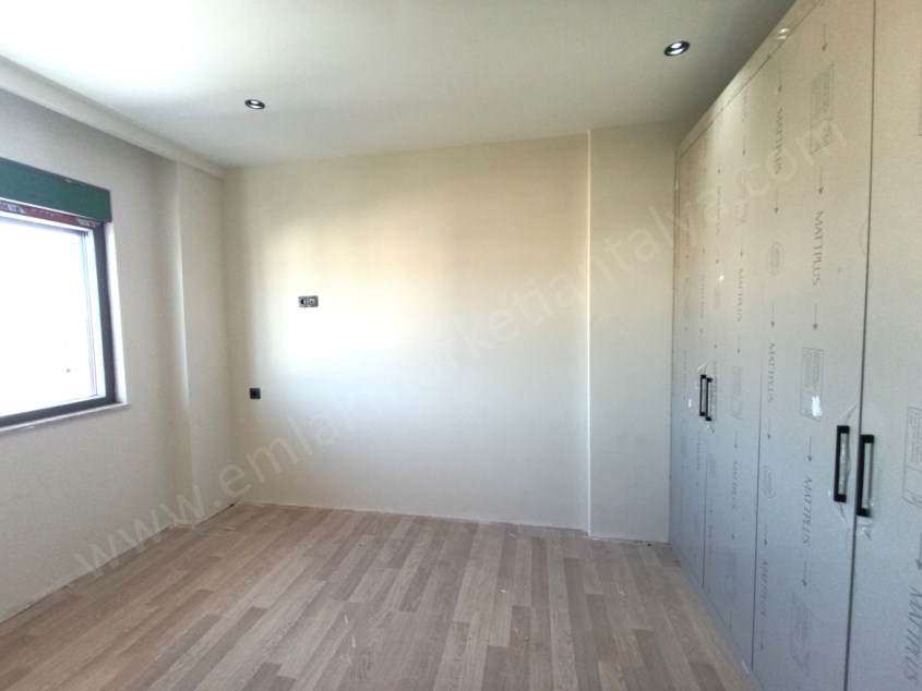 TRAMVAYIN DİBİNDE , ARAKATTA , LÜKS , SIFIR SATILIK DAİRE 