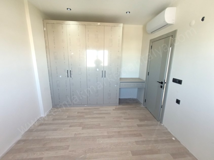 TRAMVAYIN DİBİNDE , ARAKATTA , LÜKS , SIFIR SATILIK DAİRE 