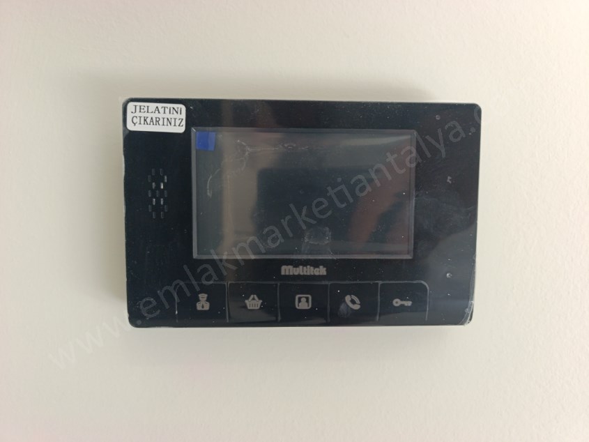 TRAMVAYIN DİBİNDE , ARAKATTA , LÜKS , SIFIR SATILIK DAİRE 