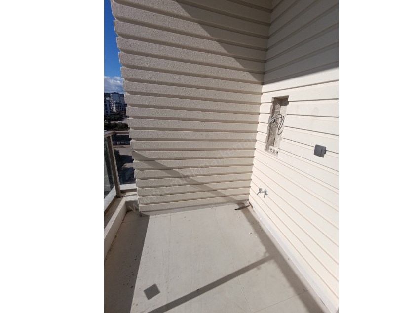 TRAMVAYIN DİBİNDE , ARAKATTA , LÜKS , SIFIR SATILIK DAİRE 