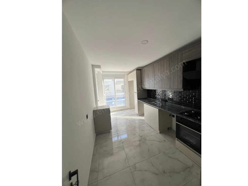 SİTE İÇİ TRAMVAYA 250 M. MESAFEDE 2+1 AYRI MUTFAK HAVUZLU DAİRE 