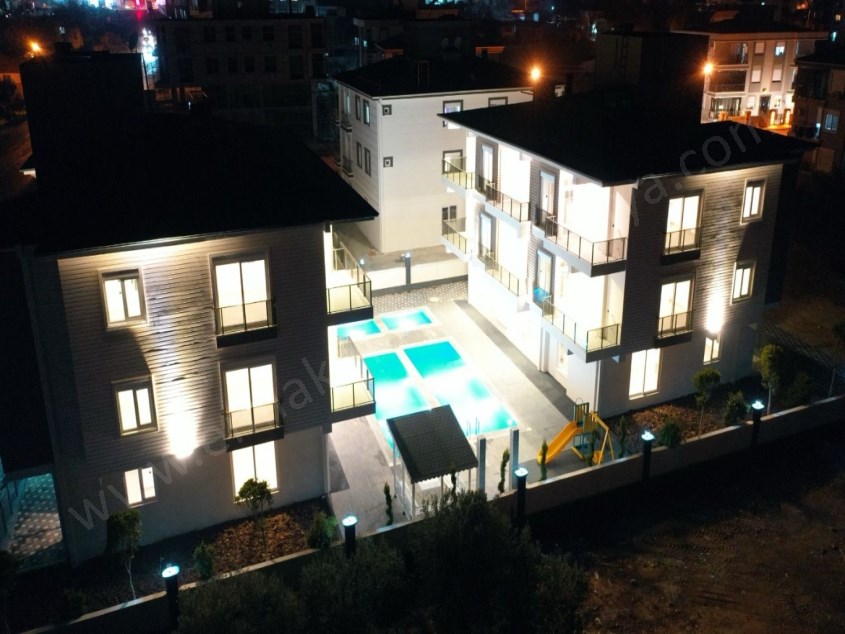 SİTE İÇİ TRAMVAYA 250 M. MESAFEDE 2+1 AYRI MUTFAK HAVUZLU DAİRE 