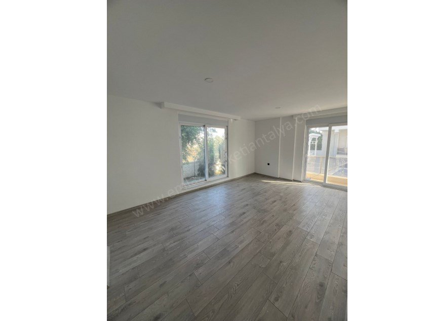 SİTE İÇİ TRAMVAYA 250 M. MESAFEDE 2+1 AYRI MUTFAK HAVUZLU DAİRE 