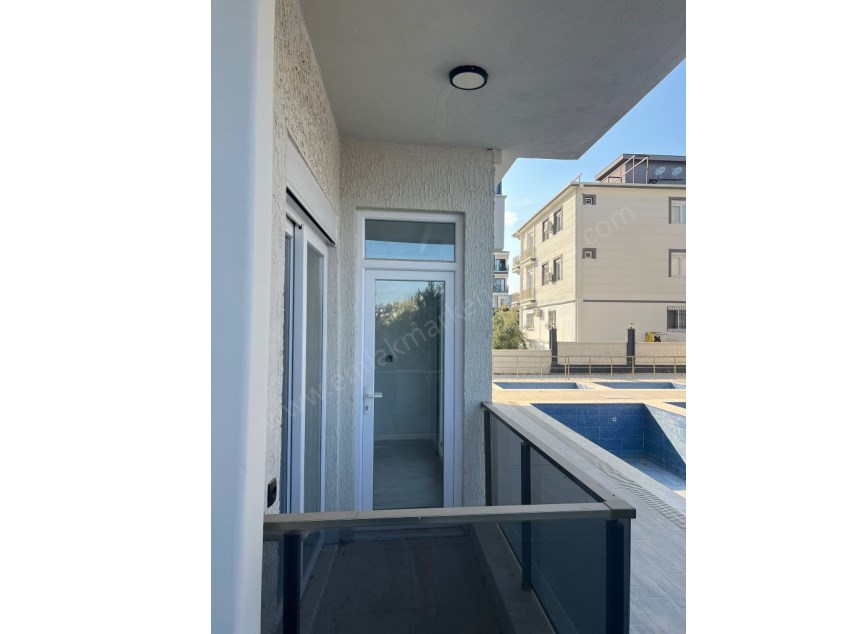 SİTE İÇİ TRAMVAYA 250 M. MESAFEDE 2+1 AYRI MUTFAK HAVUZLU DAİRE 