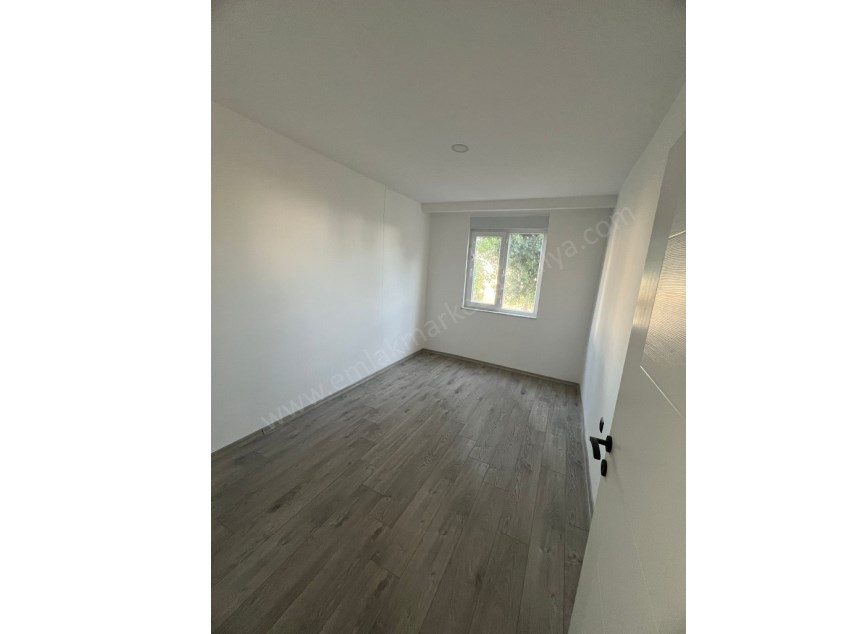 SİTE İÇİ TRAMVAYA 250 M. MESAFEDE 2+1 AYRI MUTFAK HAVUZLU DAİRE 