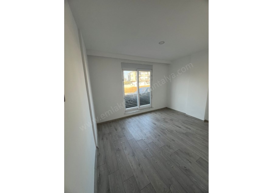 SİTE İÇİ TRAMVAYA 250 M. MESAFEDE 2+1 AYRI MUTFAK HAVUZLU DAİRE 