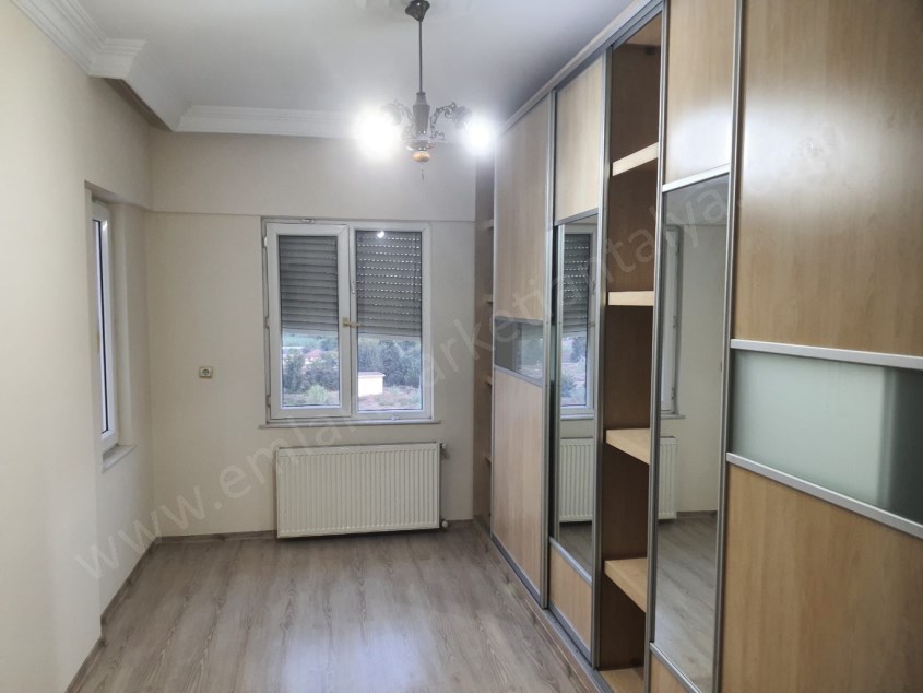 ŞİRİNYALIDA ARAKAT , KOMBİLİ KATTA 3+1