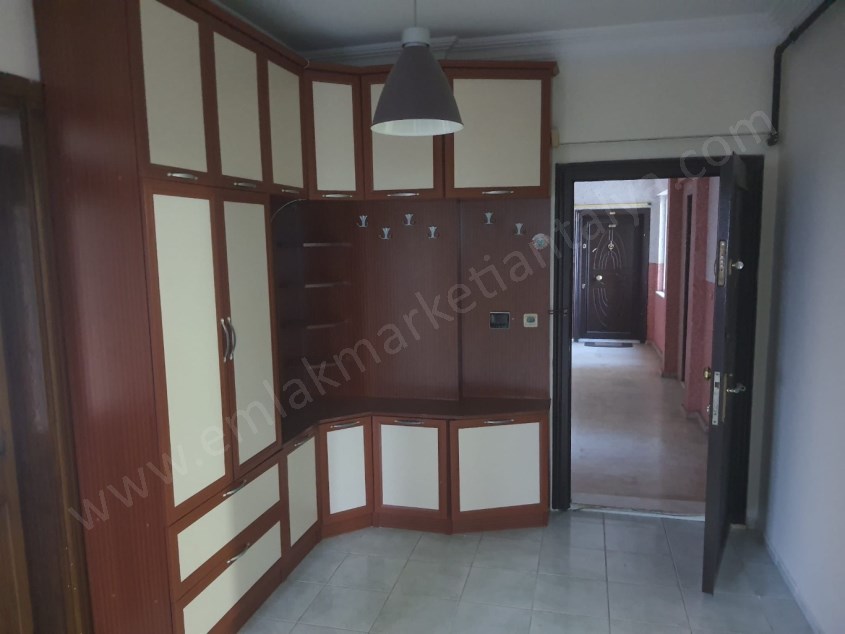 ŞİRİNYALIDA ARAKAT , KOMBİLİ KATTA 3+1