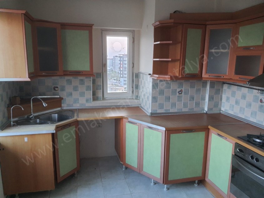 ŞİRİNYALIDA ARAKAT , KOMBİLİ KATTA 3+1