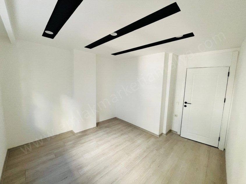 CUMHURİYETTE KAT VE CEPHE SEÇENEKLİ GENİŞ 1+1 LER 