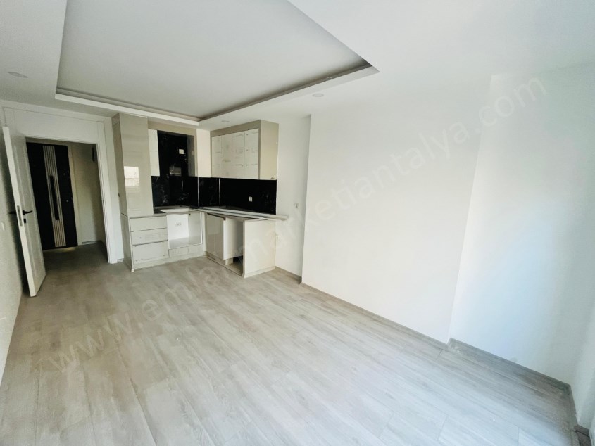 CUMHURİYETTE KAT VE CEPHE SEÇENEKLİ GENİŞ 1+1 LER 