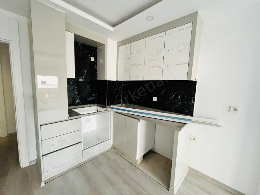 CUMHURİYETTE KAT VE CEPHE SEÇENEKLİ GENİŞ 1+1 LER 