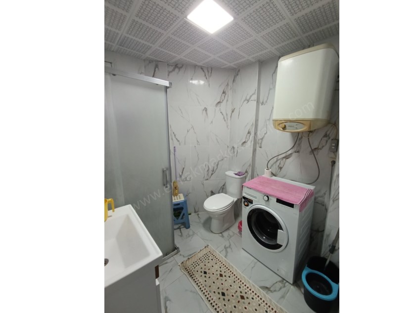  KONUKSEVERDE , İÇİ YENİLENMİŞ , HER YERE YAKIN 3+1 SATILIK DAİRE