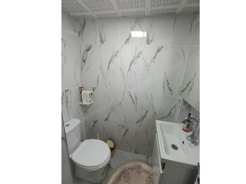  KONUKSEVERDE , İÇİ YENİLENMİŞ , HER YERE YAKIN 3+1 SATILIK DAİRE