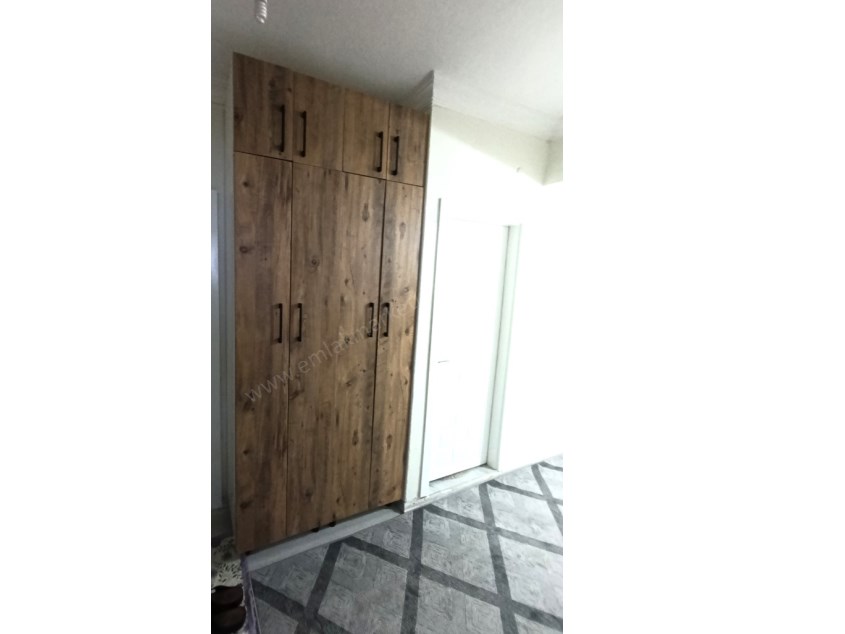  KONUKSEVERDE , İÇİ YENİLENMİŞ , HER YERE YAKIN 3+1 SATILIK DAİRE