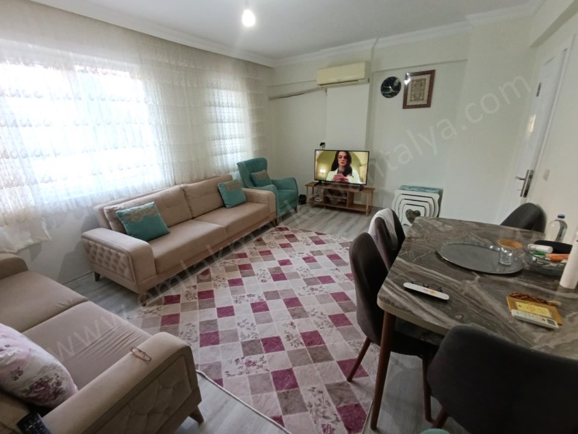  KONUKSEVERDE , İÇİ YENİLENMİŞ , HER YERE YAKIN 3+1 SATILIK DAİRE