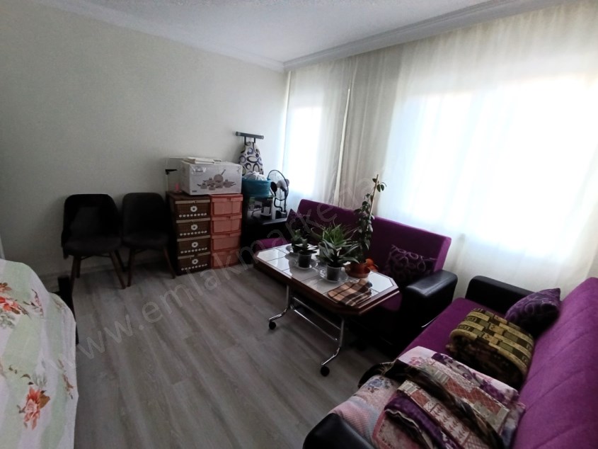  KONUKSEVERDE , İÇİ YENİLENMİŞ , HER YERE YAKIN 3+1 SATILIK DAİRE