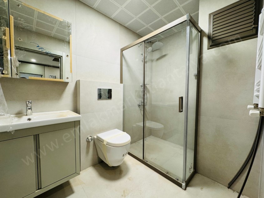 TEK YETKİLİ !!! ZERDALİLİKTE SIFIR D.GAZLI ÇİFT BANYOLU 3+1