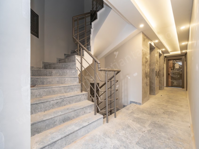 TEK YETKİLİ !!! ZERDALİLİKTE SIFIR D.GAZLI ÇİFT BANYOLU 3+1