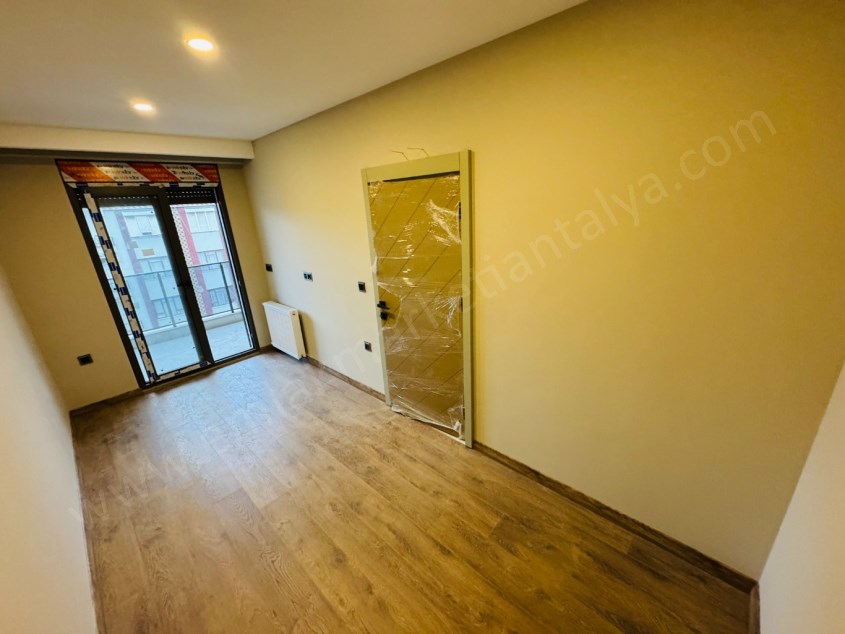 TEK YETKİLİ !!! ZERDALİLİKTE SIFIR D.GAZLI ÇİFT BANYOLU 3+1