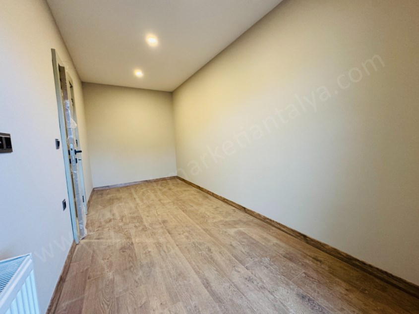 TEK YETKİLİ !!! ZERDALİLİKTE SIFIR D.GAZLI ÇİFT BANYOLU 3+1