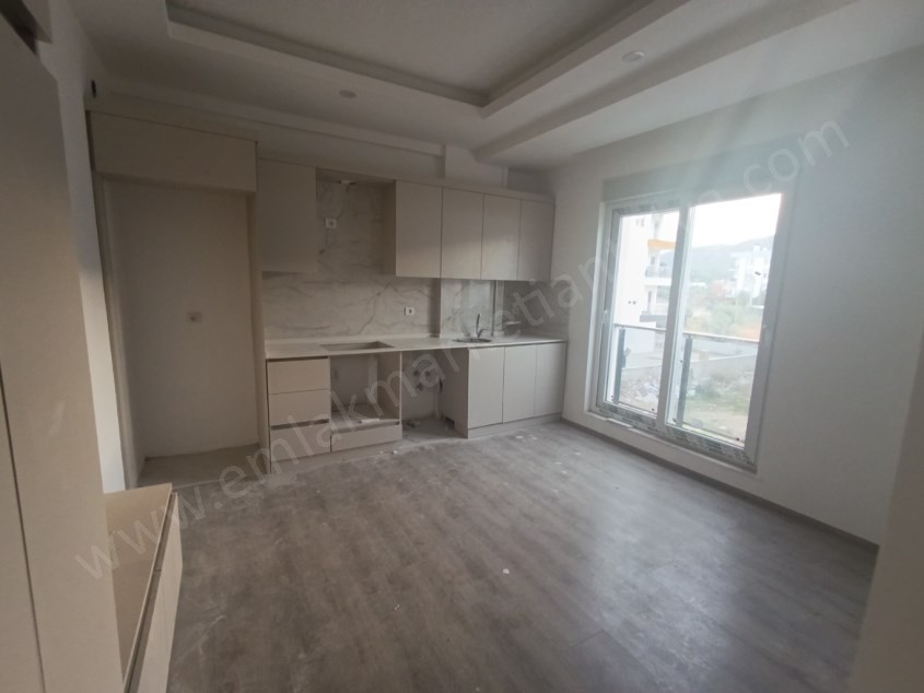 AYDOĞMUŞTA ARAKATTA , SIFIR , ASANSÖRLÜ , HUZURLU FIRSAT 1+1 SATILIK DAİRELER