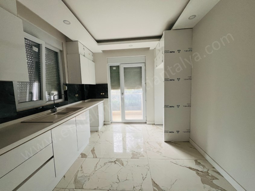 VİLLA TADINDA ÇOK KEYİFLİ KATTA TEK ÇOK GENİŞ