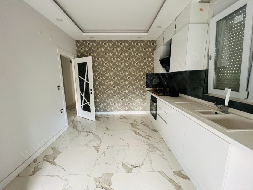 VİLLA TADINDA ÇOK KEYİFLİ KATTA TEK ÇOK GENİŞ