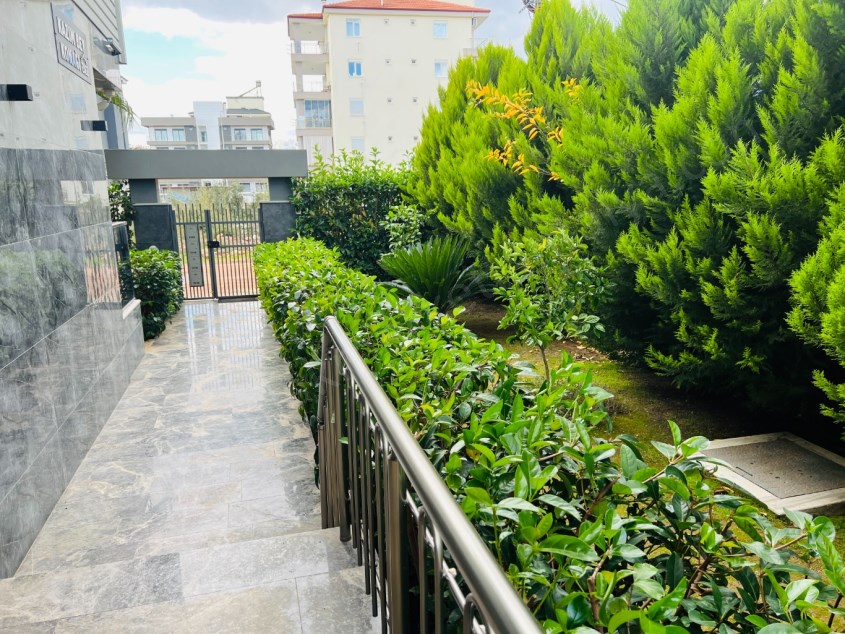 VİLLA TADINDA ÇOK KEYİFLİ KATTA TEK ÇOK GENİŞ