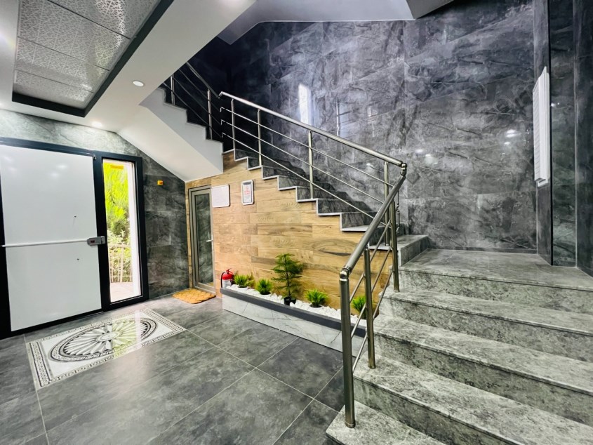 VİLLA TADINDA ÇOK KEYİFLİ KATTA TEK ÇOK GENİŞ