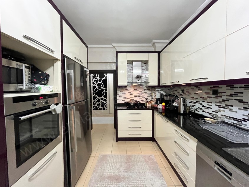 ONUR SİTESİNDE ,  ARAKAT D.GAZLI EBV. BANYOLU 170 M² 3+1